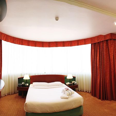Al Diar Dana Hotel Abu Dhabi Exterior photo