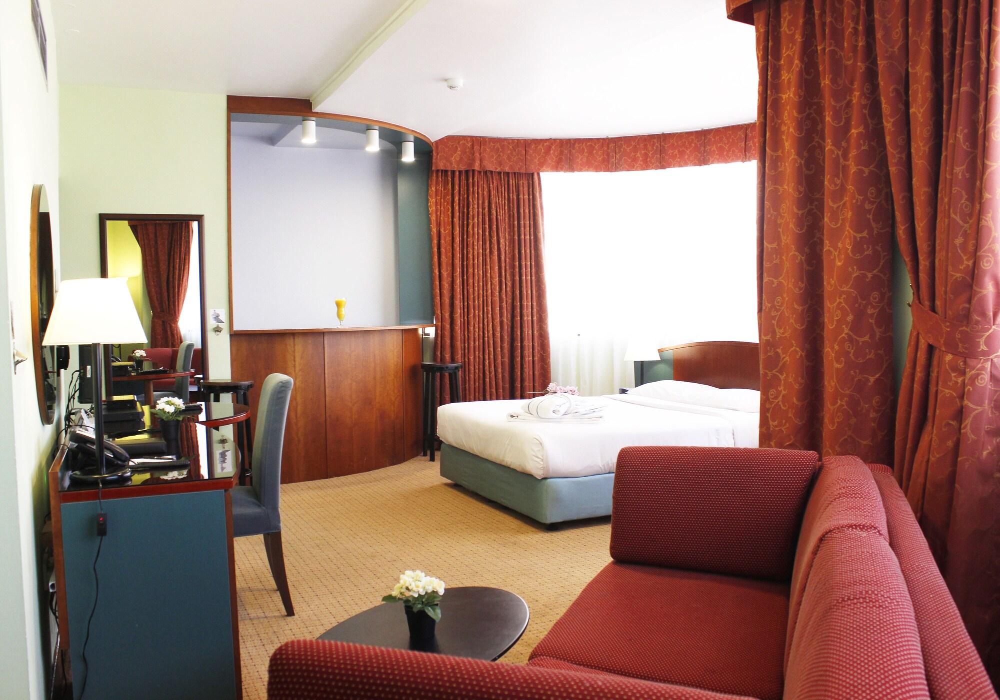 Al Diar Dana Hotel Abu Dhabi Exterior photo