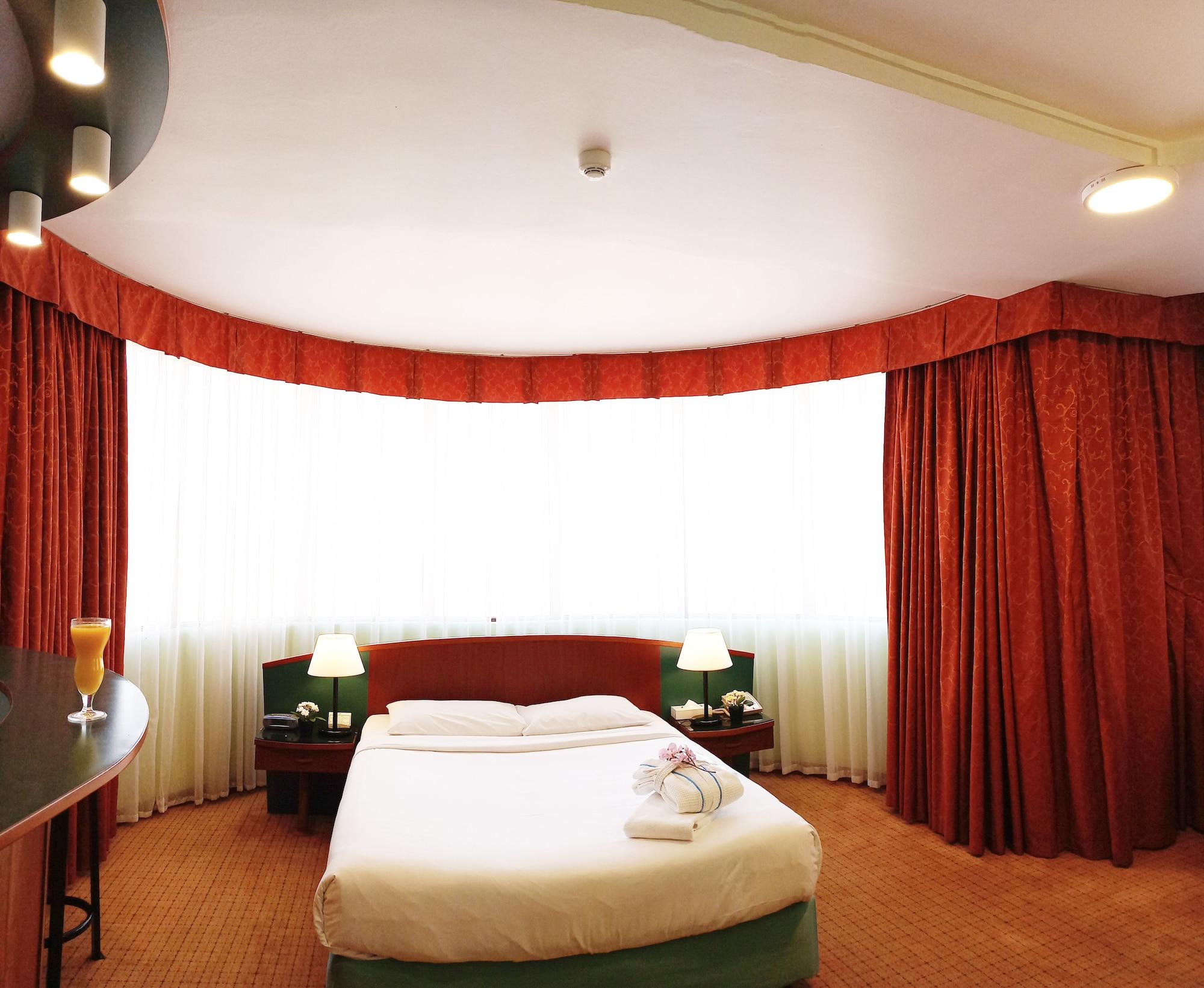 Al Diar Dana Hotel Abu Dhabi Exterior photo