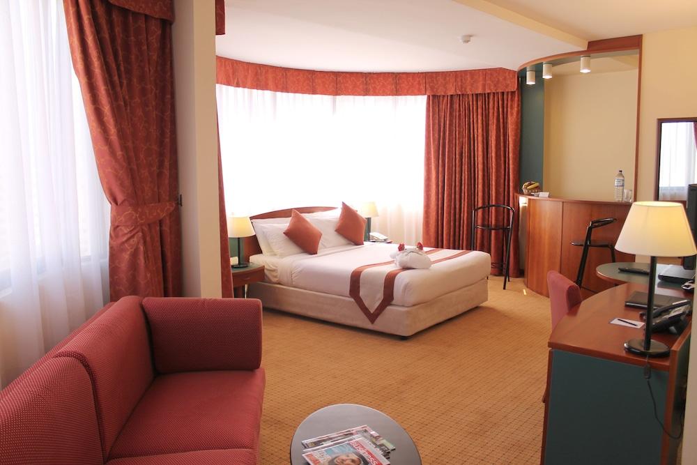 Al Diar Dana Hotel Abu Dhabi Exterior photo