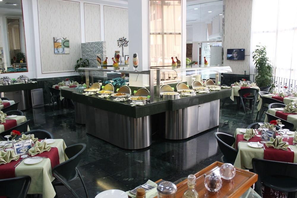 Al Diar Dana Hotel Abu Dhabi Exterior photo